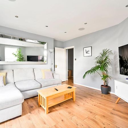 Cosy 1-Bed E15, Sleeps 4, 1 Min From Tube Station Near O2 Arena Apartment ลอนดอน ภายนอก รูปภาพ