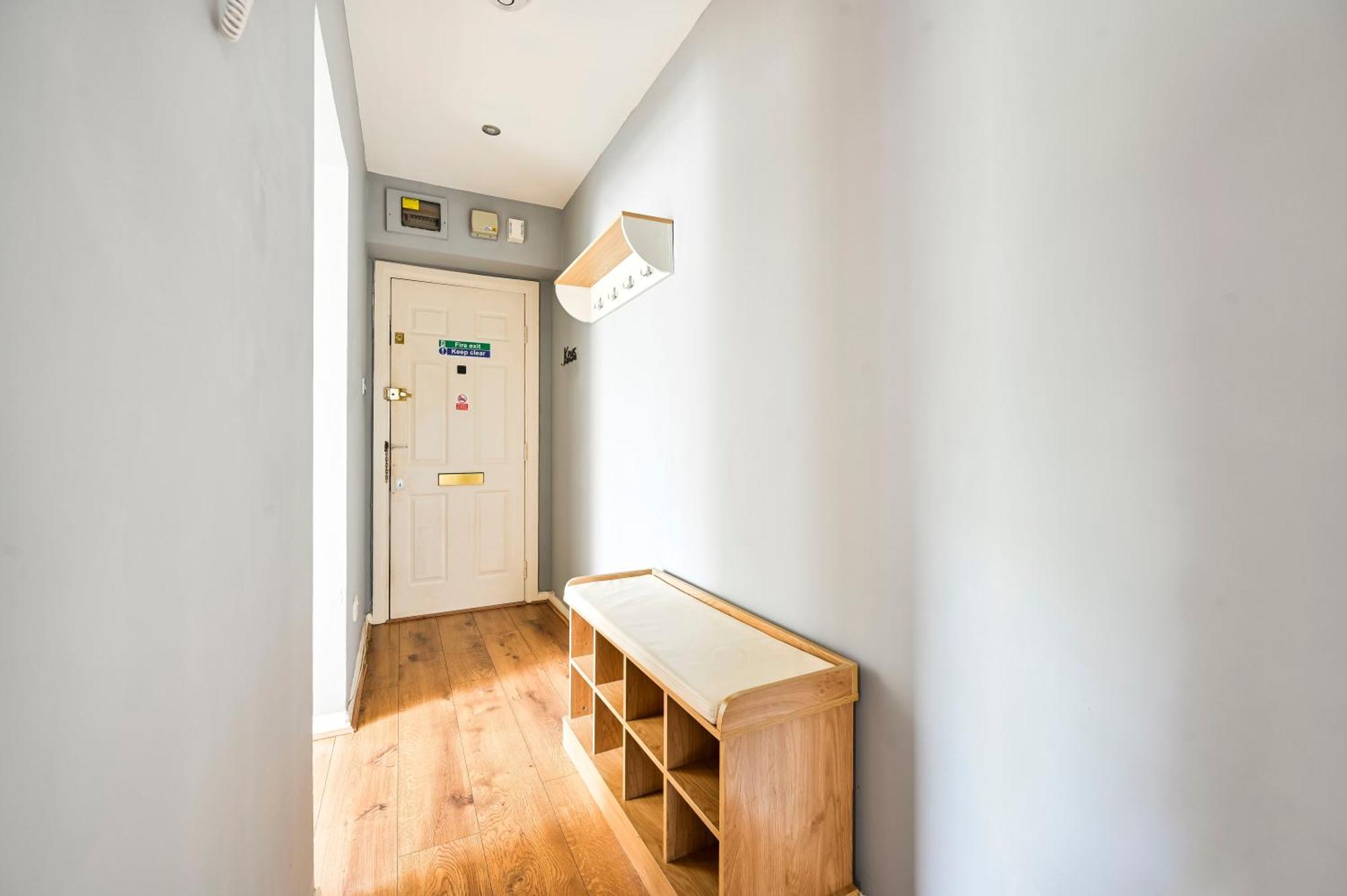 Cosy 1-Bed E15, Sleeps 4, 1 Min From Tube Station Near O2 Arena Apartment ลอนดอน ภายนอก รูปภาพ
