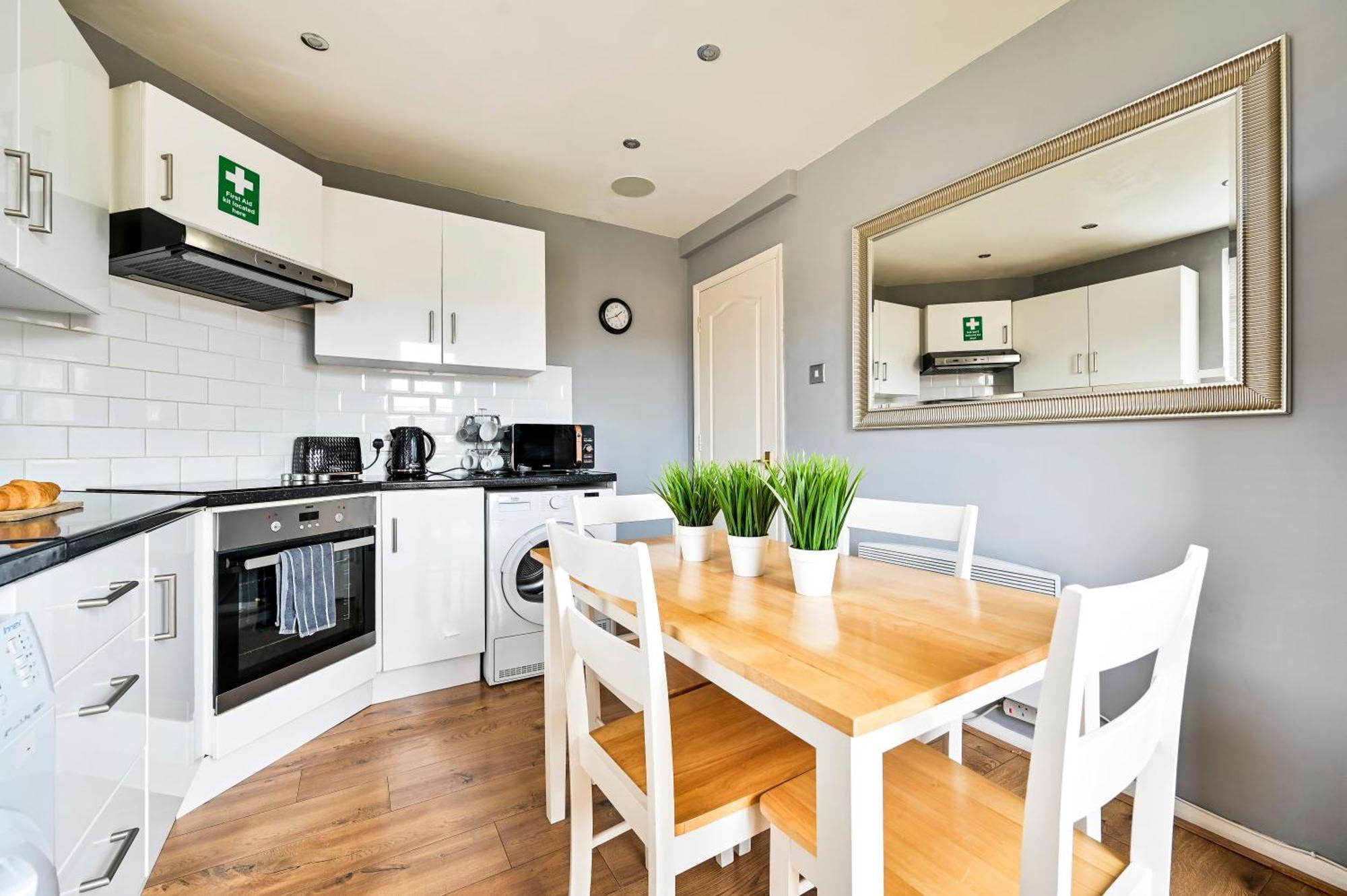 Cosy 1-Bed E15, Sleeps 4, 1 Min From Tube Station Near O2 Arena Apartment ลอนดอน ภายนอก รูปภาพ