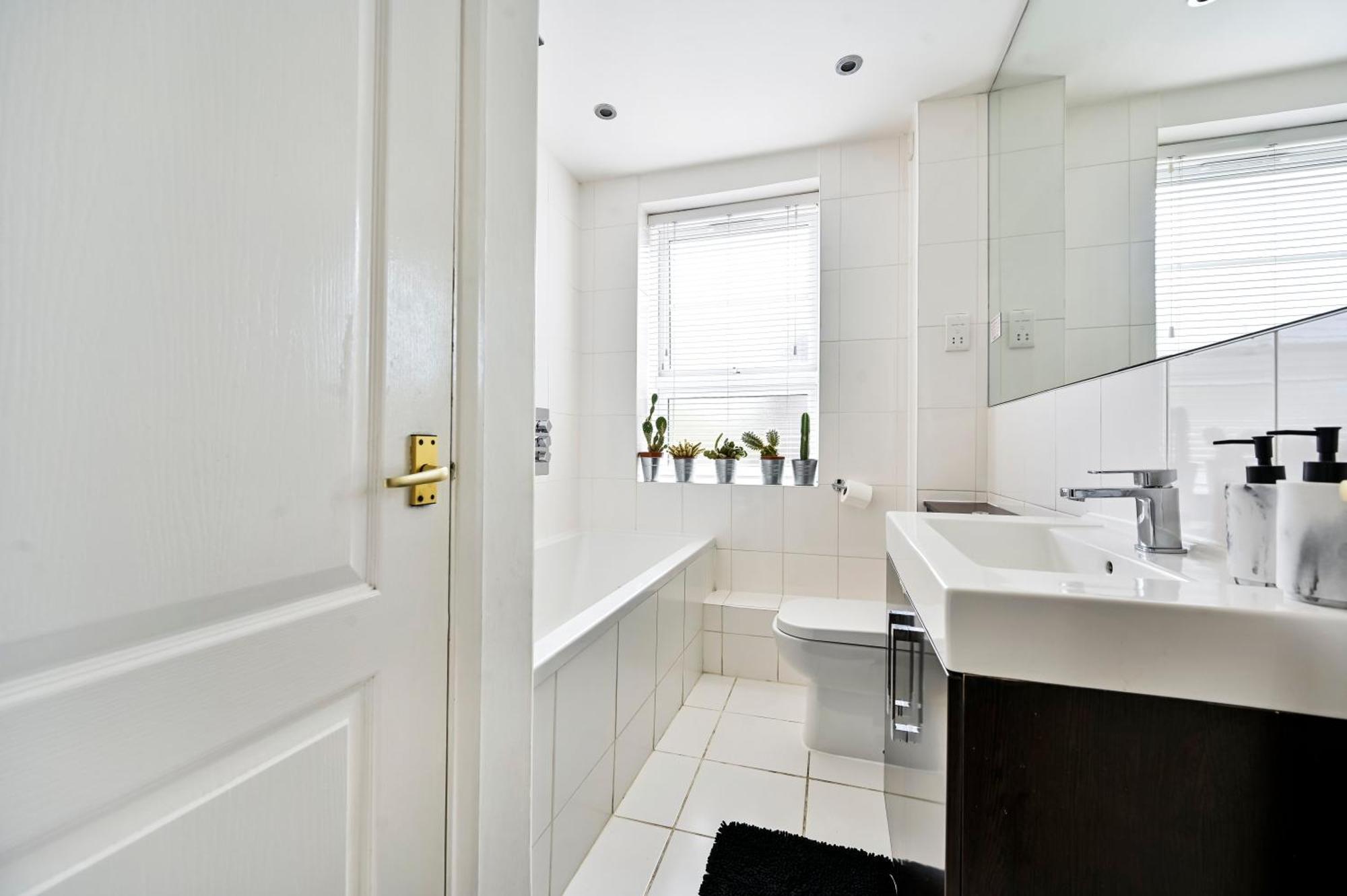 Cosy 1-Bed E15, Sleeps 4, 1 Min From Tube Station Near O2 Arena Apartment ลอนดอน ภายนอก รูปภาพ