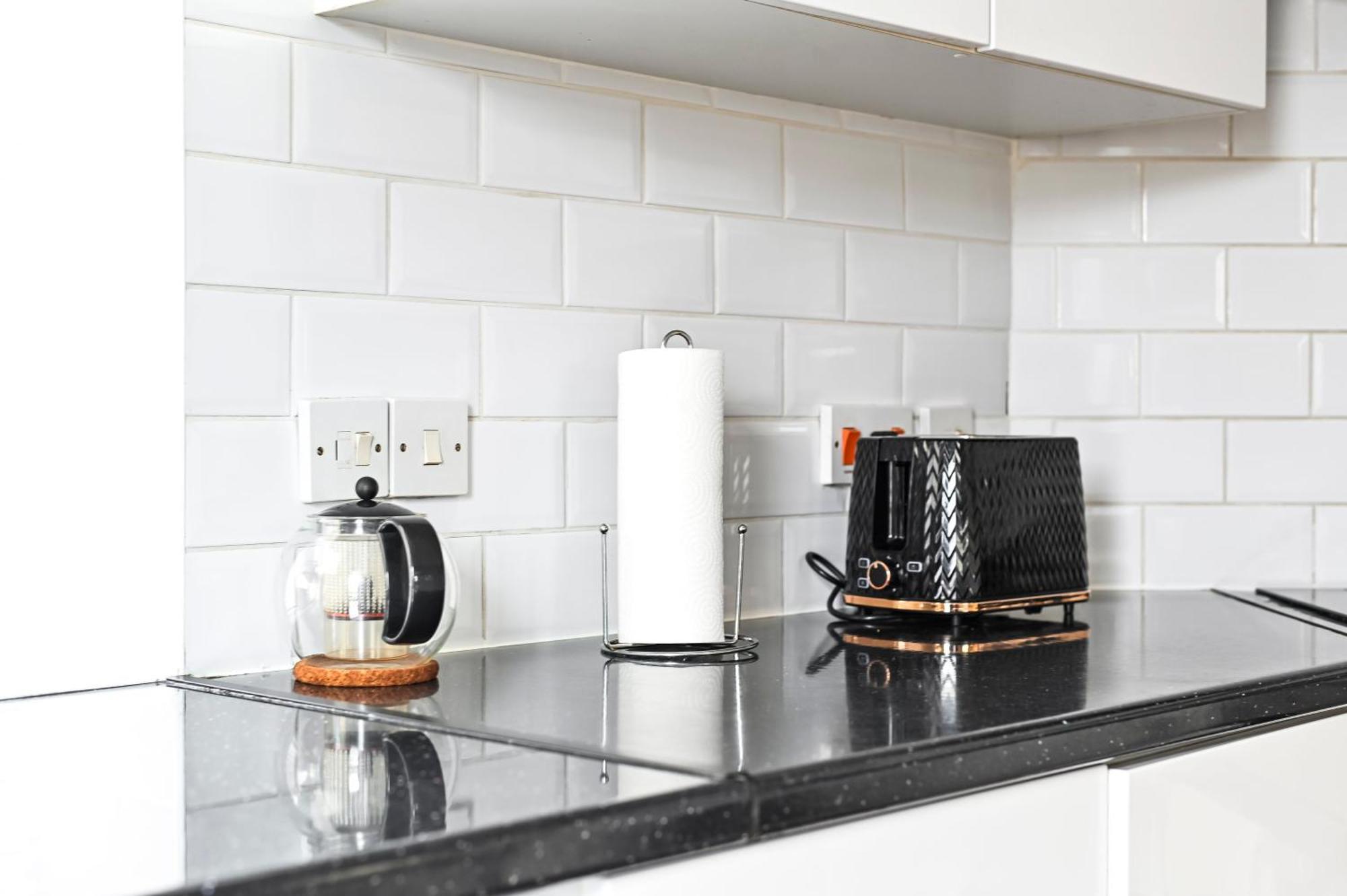 Cosy 1-Bed E15, Sleeps 4, 1 Min From Tube Station Near O2 Arena Apartment ลอนดอน ภายนอก รูปภาพ