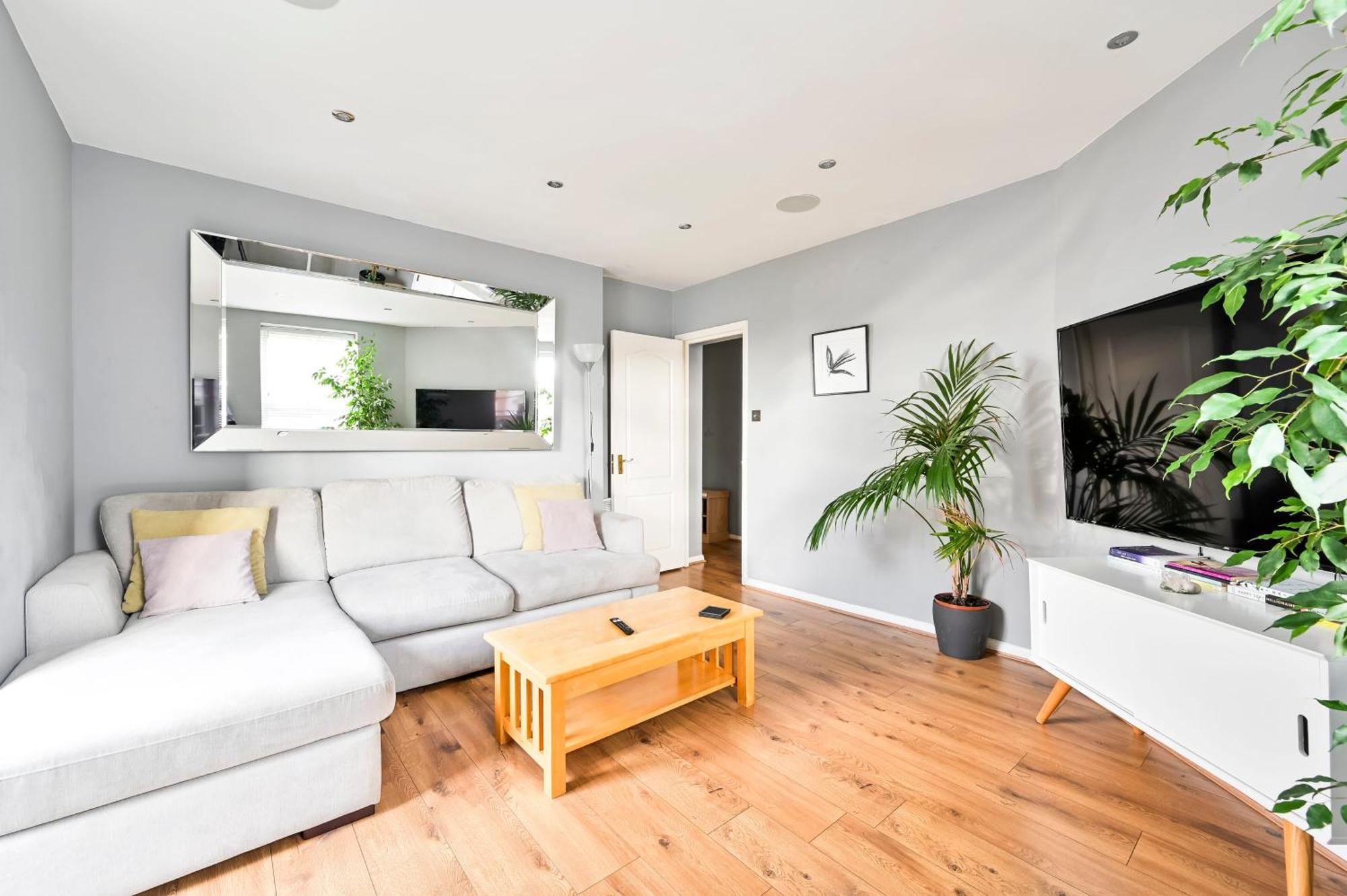 Cosy 1-Bed E15, Sleeps 4, 1 Min From Tube Station Near O2 Arena Apartment ลอนดอน ภายนอก รูปภาพ